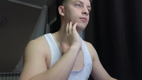 Snapshot of danila_trezzini chatting on February 12, 9:21 pm danila online show from February 12, 9:21 pm