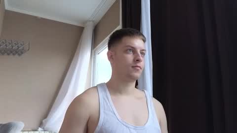 Snapshot of danila_trezzini chatting on February 20, 8:16 am danila online show from February 20, 8:16 am