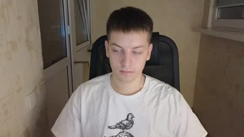 Snapshot of danila_trezzini chatting on March 4, 11:22 pm danila online show from March 4, 11:22 pm