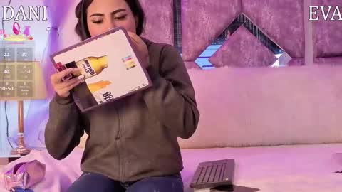 Snapshot of danilu_eva21 chatting on February 22, 6:06 pm Danilu and Eva online show from February 22, 6:06 pm