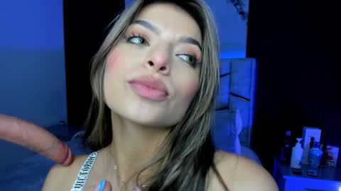 Dani Phonenix online show from December 18, 9:29 pm