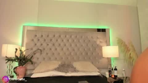 Snapshot of danirouse_ chatting on May 10, 7:35 am Danirouse online show from May 10, 7:35 am