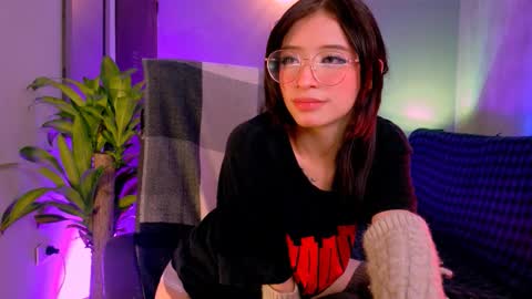 Snapshot of danita_veelz chatting on February 17, 8:33 am danita_veelz online show from February 17, 8:33 am