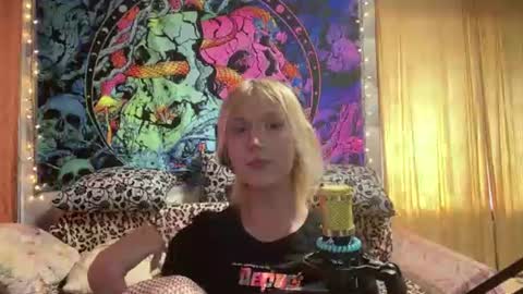 Snapshot of danitavranich chatting on August 3, 11:05 am danitavranich online show from August 3, 11:05 am