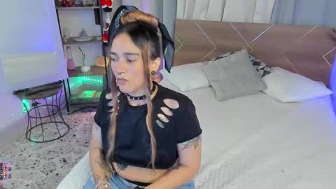 Snapshot of danna__castle chatting on November 16, 4:40 am Dannacastle online show from November 16, 4:40 am