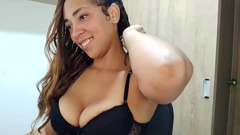 Snapshot of danna__ross chatting on April 24, 1:41 am Danna Ross online show from April 24, 1:41 am