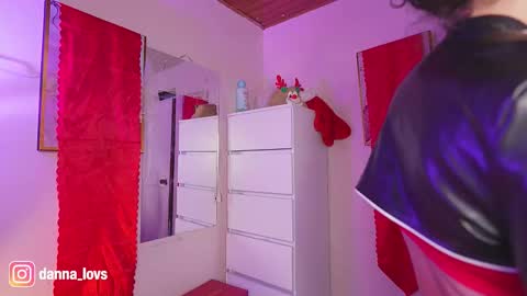 Danna Lovs online show from December 15, 5:39 pm