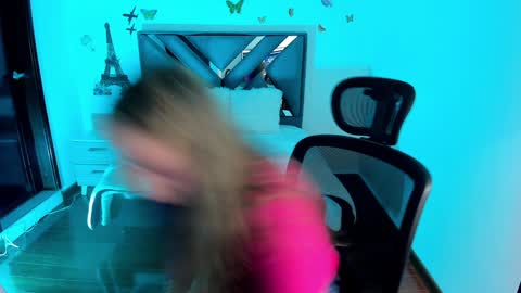 Danna martinezz online show from December 4, 3:21 pm