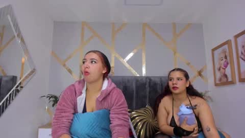 Snapshot of danna_reyess chatting on February 22, 11:57 am Danna online show from February 22, 11:57 am