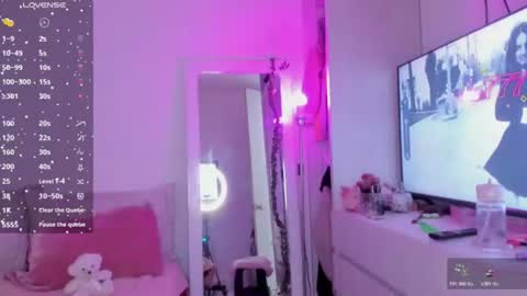 Danna Rhodes online show from July 22, 2:31 pm