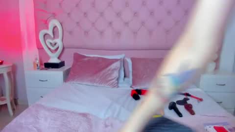 Danna  online show from May 31, 9:27 pm