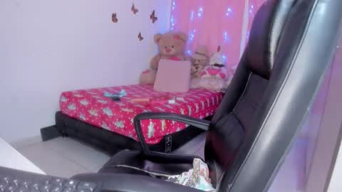 Danna Sofia jeins online show from January 8, 1:24 pm