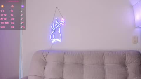 Snapshot of dannate1 chatting on December 17, 10:11 pm danna online show from December 17, 10:11 pm