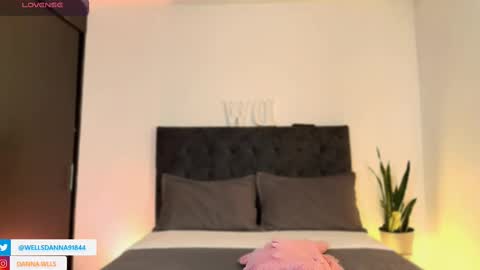 Danna Wells online show from October 15, 10:15 am