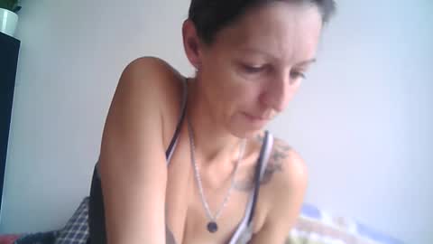 Snapshot of dannica1 chatting on October 16, 7:20 am dannica1 online show from October 16, 7:20 am