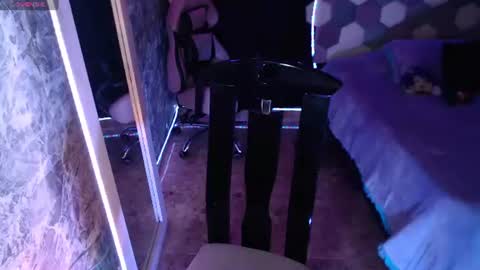 Snapshot of danniela_james chatting on June 21, 4:04 am danna online show from June 21, 4:04 am