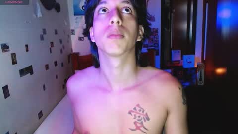 Snapshot of danny__phantom chatting on February 22, 11:36 pm phantom555 online show from February 22, 11:36 pm