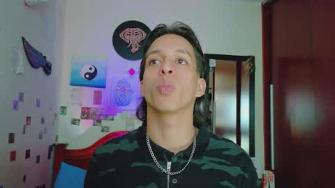 phantom555 online show from April 7, 9:48 pm