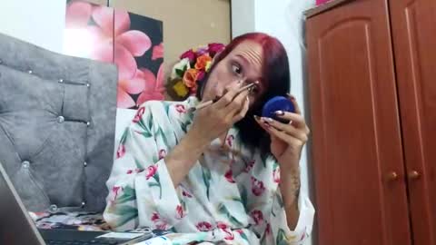 Snapshot of dannyy_gold chatting on September 20, 2:23 am Issa online show from September 20, 2:23 am