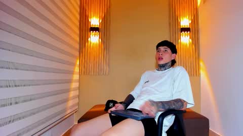 Snapshot of dante_armstrong chatting on November 7, 4:34 am dante_armstrong online show from November 7, 4:34 am