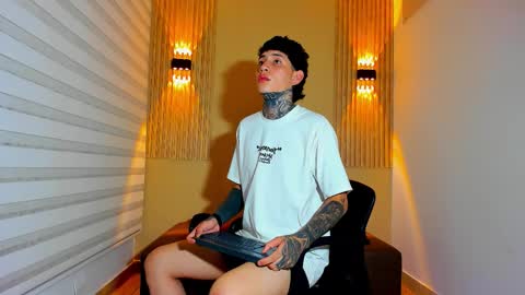 Snapshot of dante_armstrong chatting on November 8, 4:34 am dante_armstrong online show from November 8, 4:34 am