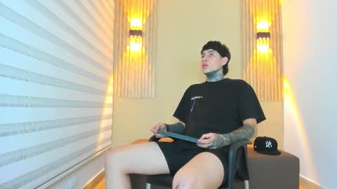 Snapshot of dante_armstrong chatting on November 11, 4:34 am dante_armstrong online show from November 11, 4:34 am