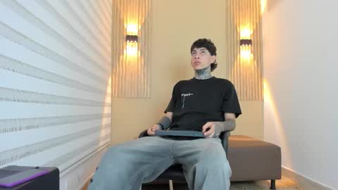 Snapshot of dante_armstrong chatting on November 17, 3:45 am dante_armstrong online show from November 17, 3:45 am