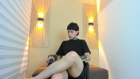 Snapshot of dante_armstrong chatting on November 19, 12:54 am dante_armstrong online show from November 19, 12:54 am