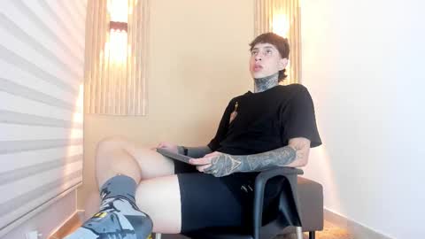 Snapshot of dante_armstrong chatting on November 29, 4:04 am dante_armstrong online show from November 29, 4:04 am