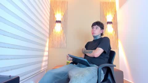 Snapshot of dante_armstrong chatting on December 3, 3:47 am dante_armstrong online show from December 3, 3:47 am