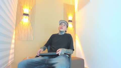 Snapshot of dante_armstrong chatting on December 15, 3:55 am dante_armstrong online show from December 15, 3:55 am