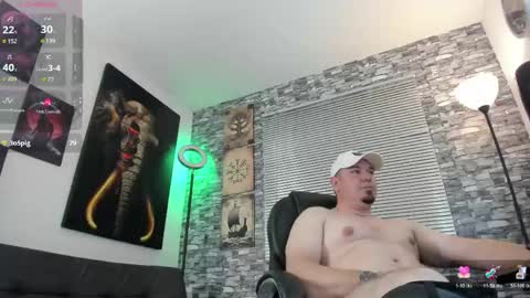 Snapshot of dante_bellini chatting on April 18, 7:07 pm dante_bellini online show from April 18, 7:07 pm