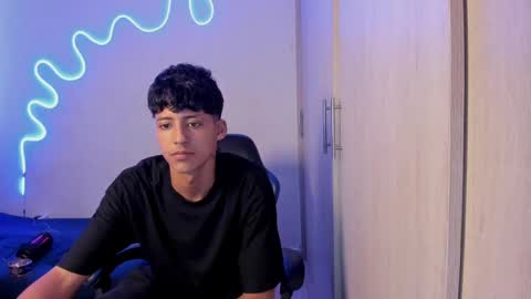 dante_martinez1 online show from April 1, 7:11 pm