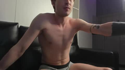 Snapshot of dante_ray chatting on December 22, 1:35 am Dante and Ray online show from December 22, 1:35 am