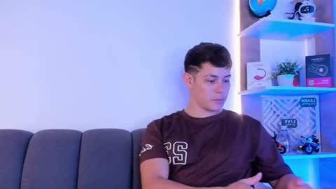 Snapshot of dante_seductor chatting on February 1, 9:24 pm Dante online show from February 1, 9:24 pm