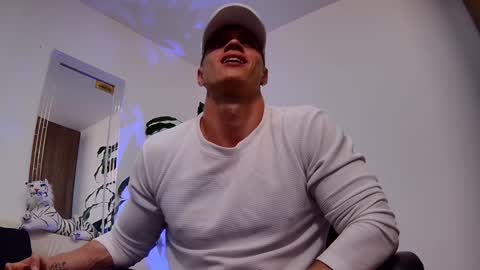 Snapshot of dantecummingss chatting on December 13, 6:05 pm Dante online show from December 13, 6:05 pm