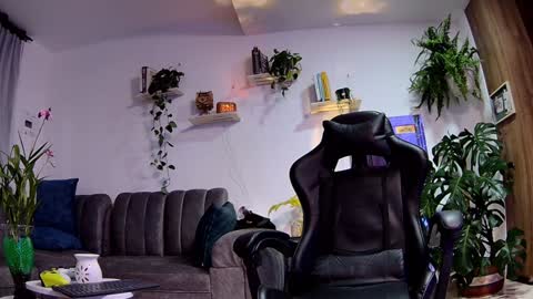 Snapshot of dantecummingss chatting on January 25, 1:10 am Dante online show from January 25, 1:10 am