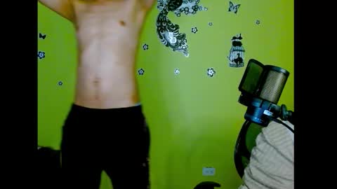 Snapshot of dantex13 chatting on November 18, 3:01 am dantex13 online show from November 18, 3:01 am