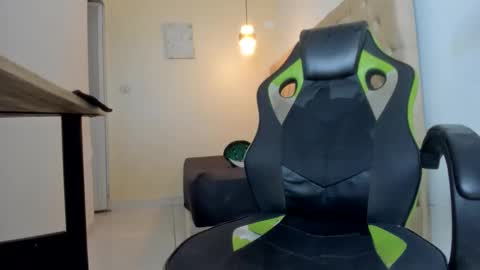 Snapshot of dantex_ chatting on November 10, 10:25 am dantex_ online show from November 10, 10:25 am