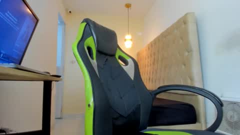 Snapshot of dantex_ chatting on November 13, 2:21 am dantex_ online show from November 13, 2:21 am