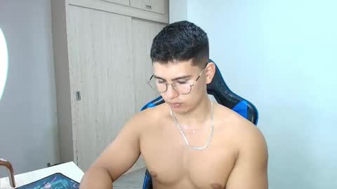 Snapshot of dantraxx chatting on January 5, 6:56 pm Dantraxx online show from January 5, 6:56 pm