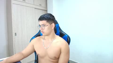 Snapshot of dantraxx chatting on January 12, 1:58 pm Dantraxx online show from January 12, 1:58 pm