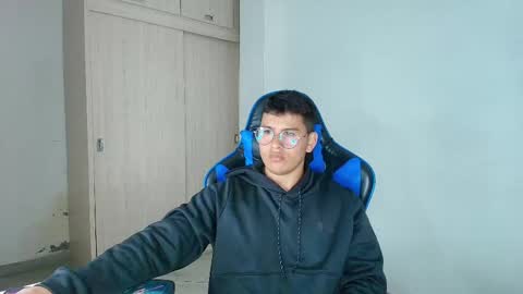 Snapshot of dantraxx chatting on February 19, 1:08 am Dantraxx online show from February 19, 1:08 am