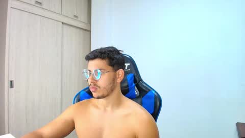 Snapshot of dantraxx chatting on September 23, 1:19 am Dantraxx online show from September 23, 1:19 am