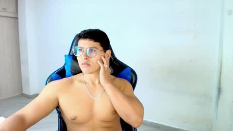 Snapshot of dantraxx chatting on February 1, 8:51 pm Dantraxx online show from February 1, 8:51 pm