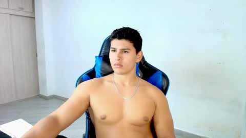 Snapshot of dantraxx chatting on February 3, 9:20 pm Dantraxx online show from February 3, 9:20 pm