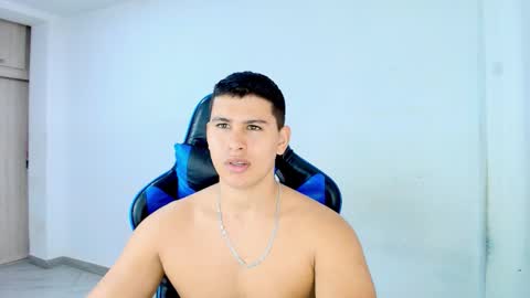 Snapshot of dantraxx chatting on February 28, 7:04 pm Dantraxx online show from February 28, 7:04 pm