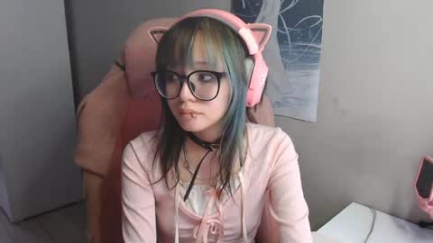 danyelleeyermann online show from May 20, 1:06 pm