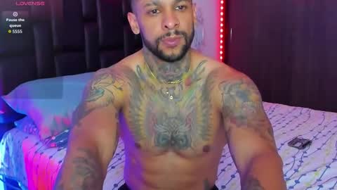 Snapshot of danyfitguy_ chatting on February 3, 11:43 pm danyfitguy_ online show from February 3, 11:43 pm