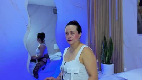 Daphne online show from September 23, 2:25 am